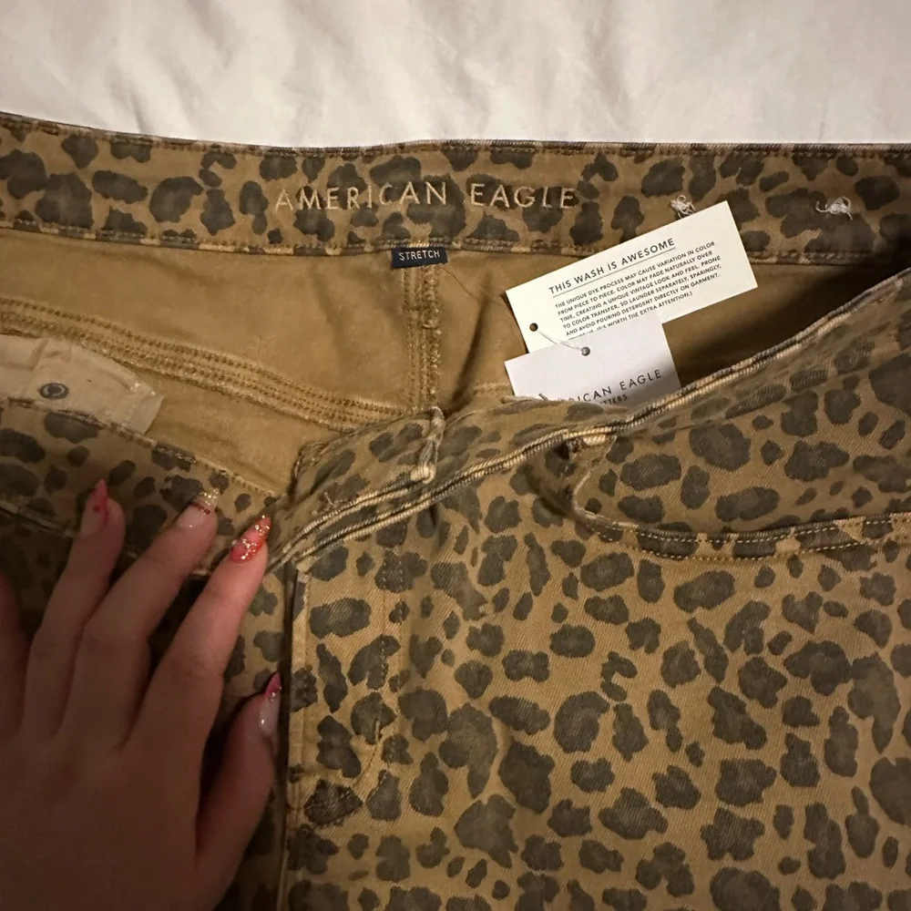 American Eagle Outfitters Leopard Print Straight Leg Jeans - Picture 9 of 9